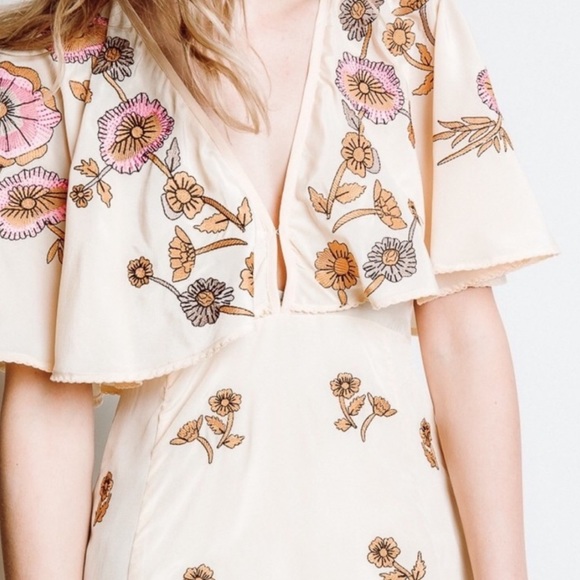 Dresses & Skirts - Cleobella embroidered dress size Xs